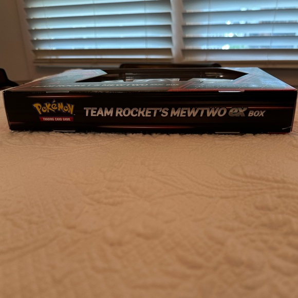 Team Rocket's mewtwo ex box - Picture 4 of 4